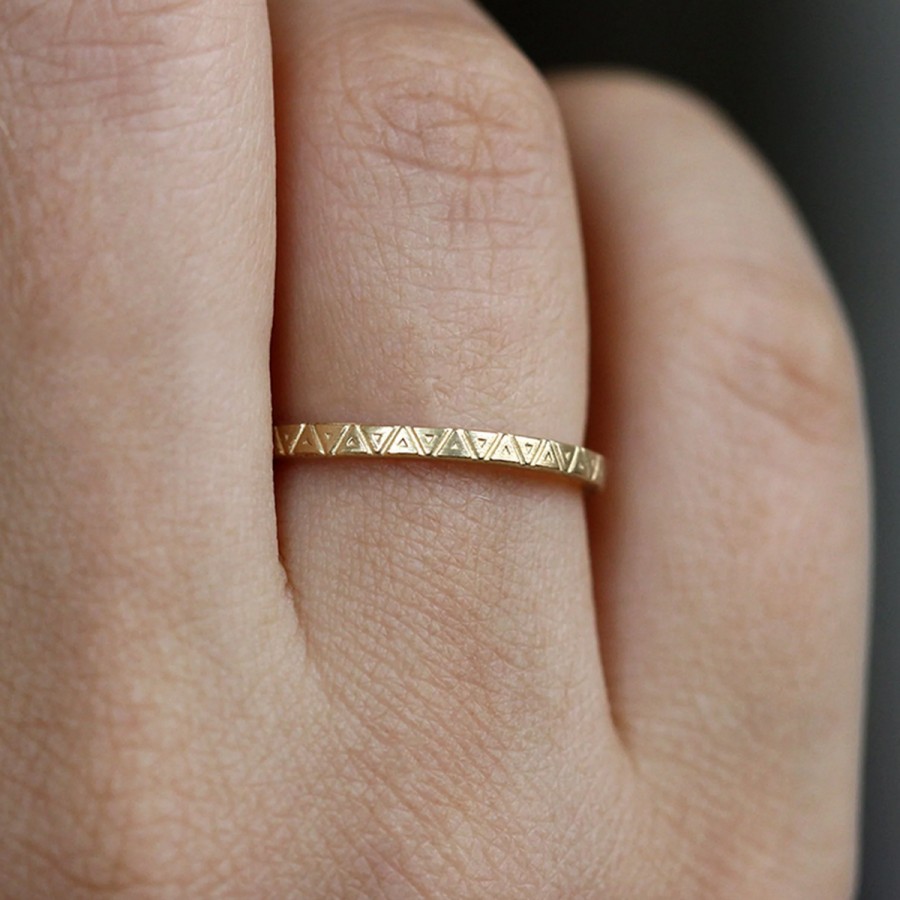 Rings Tomfoolery London | Triangle Pattern Wedding Band