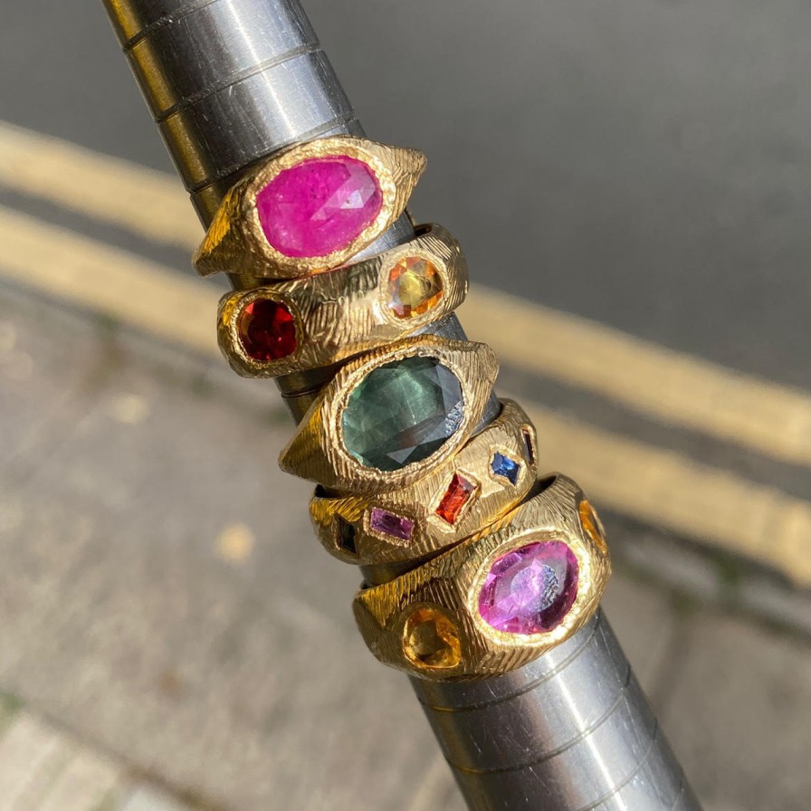 Rings Tomfoolery London | Green Sapphire Brushed Signet Ring